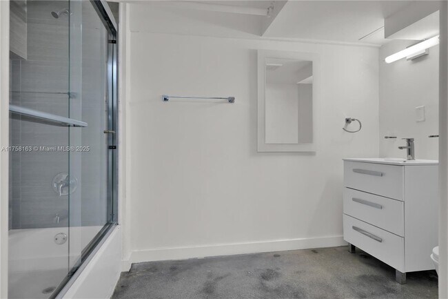 Building Photo - 4332 Collins Ave