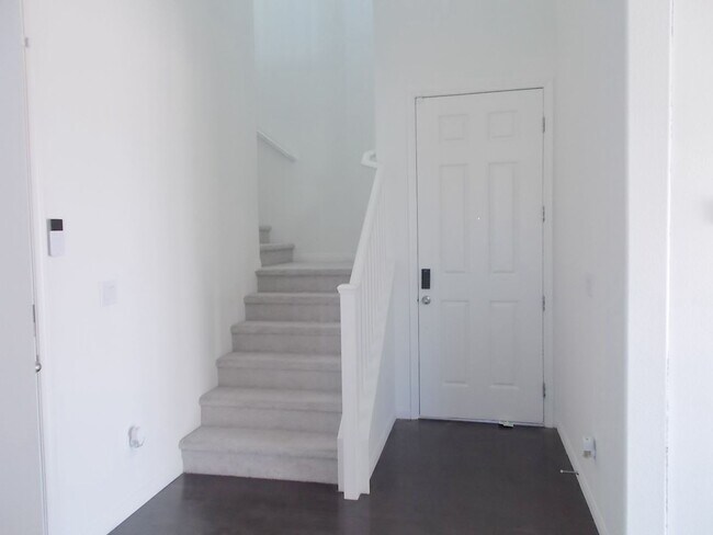 Building Photo - Modern Luxury Rental with Stunning Red Roc...