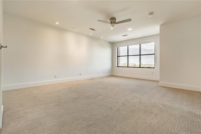 Building Photo - 345 NE 4th St