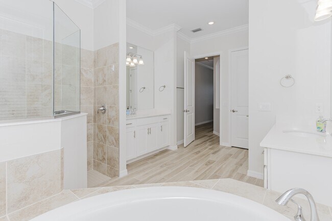 Building Photo - 6023 Diamonte Pl