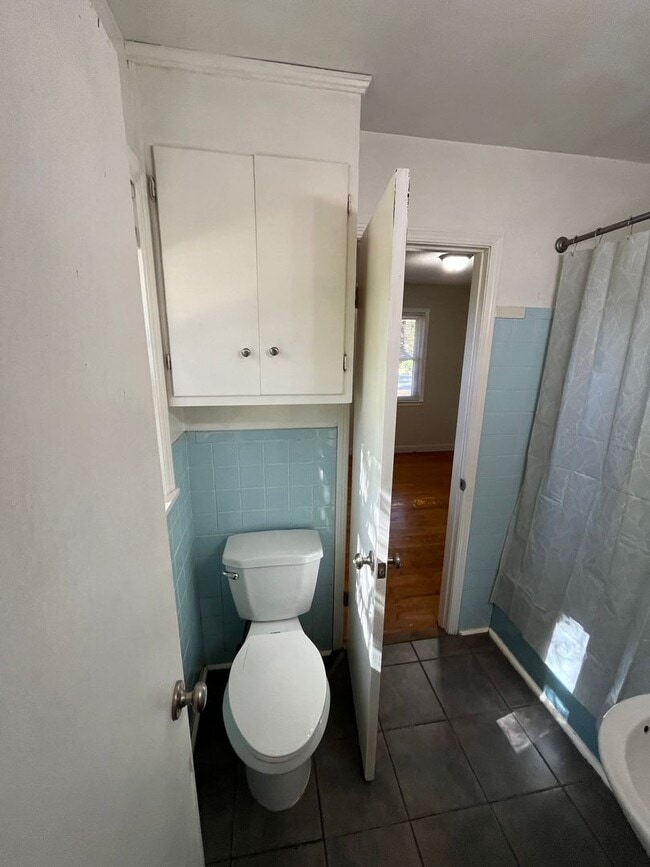 Building Photo - Charming 3-bedroom 1.5-bathroom brick home