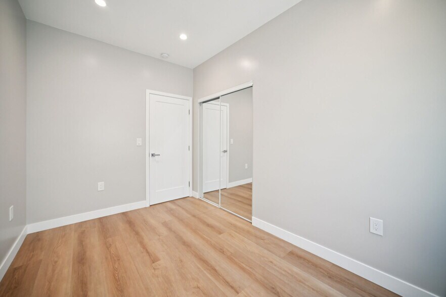 Building Photo - 8436 Oakdale Ave