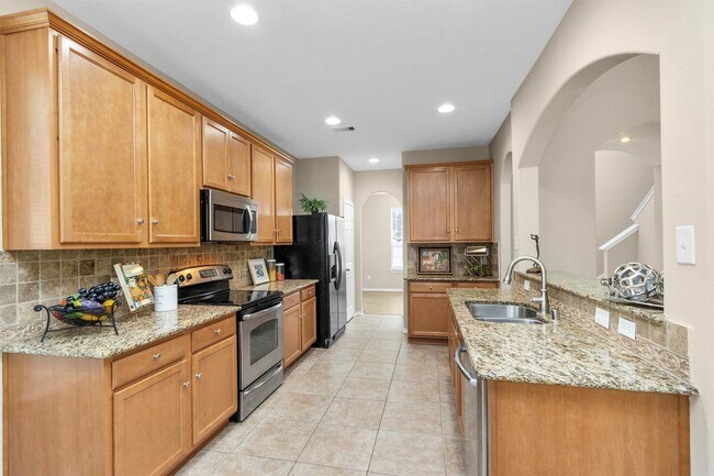 Building Photo - 115 N Hawkhurst Cir