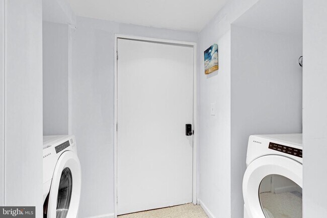 Building Photo - 7109 Layton Dr