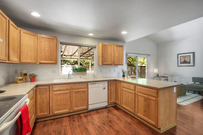 Building Photo - Main floor master - A/C home with 4 bedrooms formal living/dining and great room! Olympia School ...