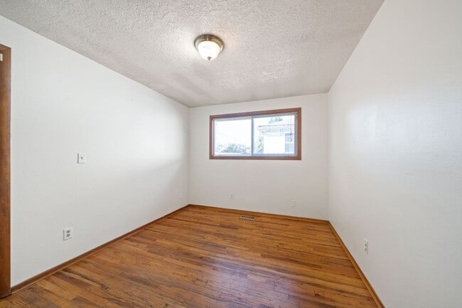 Building Photo - 3811 SE 66th Ave