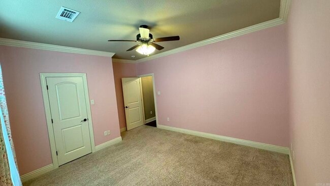 Building Photo - 121 Cabanel Dr