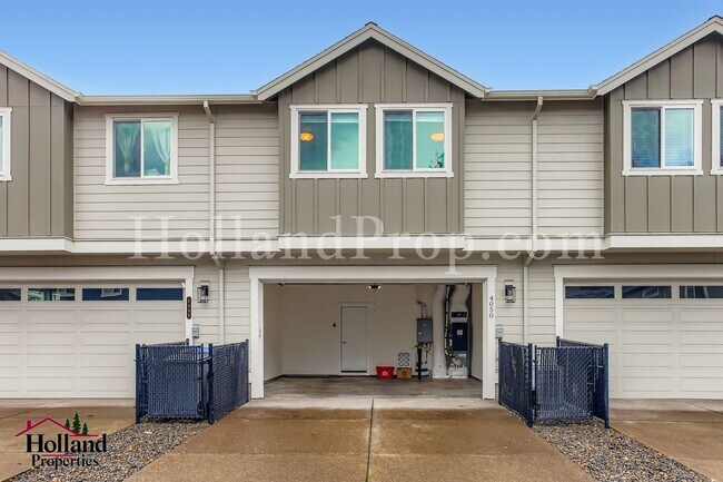 Building Photo - **Price drop: $2395 + $150.00 off for your first 3 months**- Lovely 3 bedroom home in Hillsboro