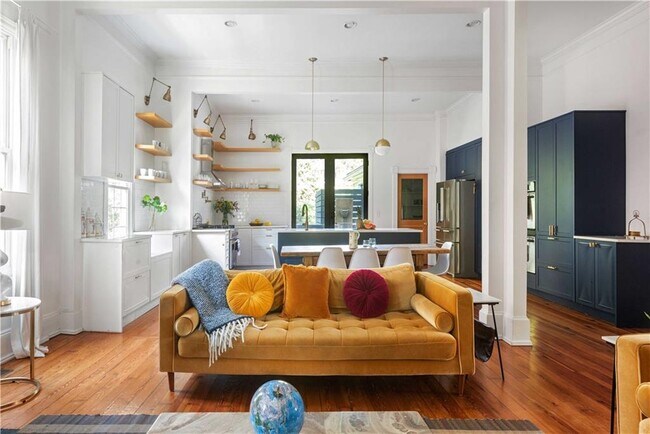 Building Photo - 383 Park Ave SE