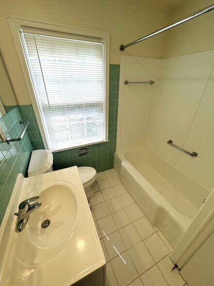 Building Photo - 306 S Owen Dr