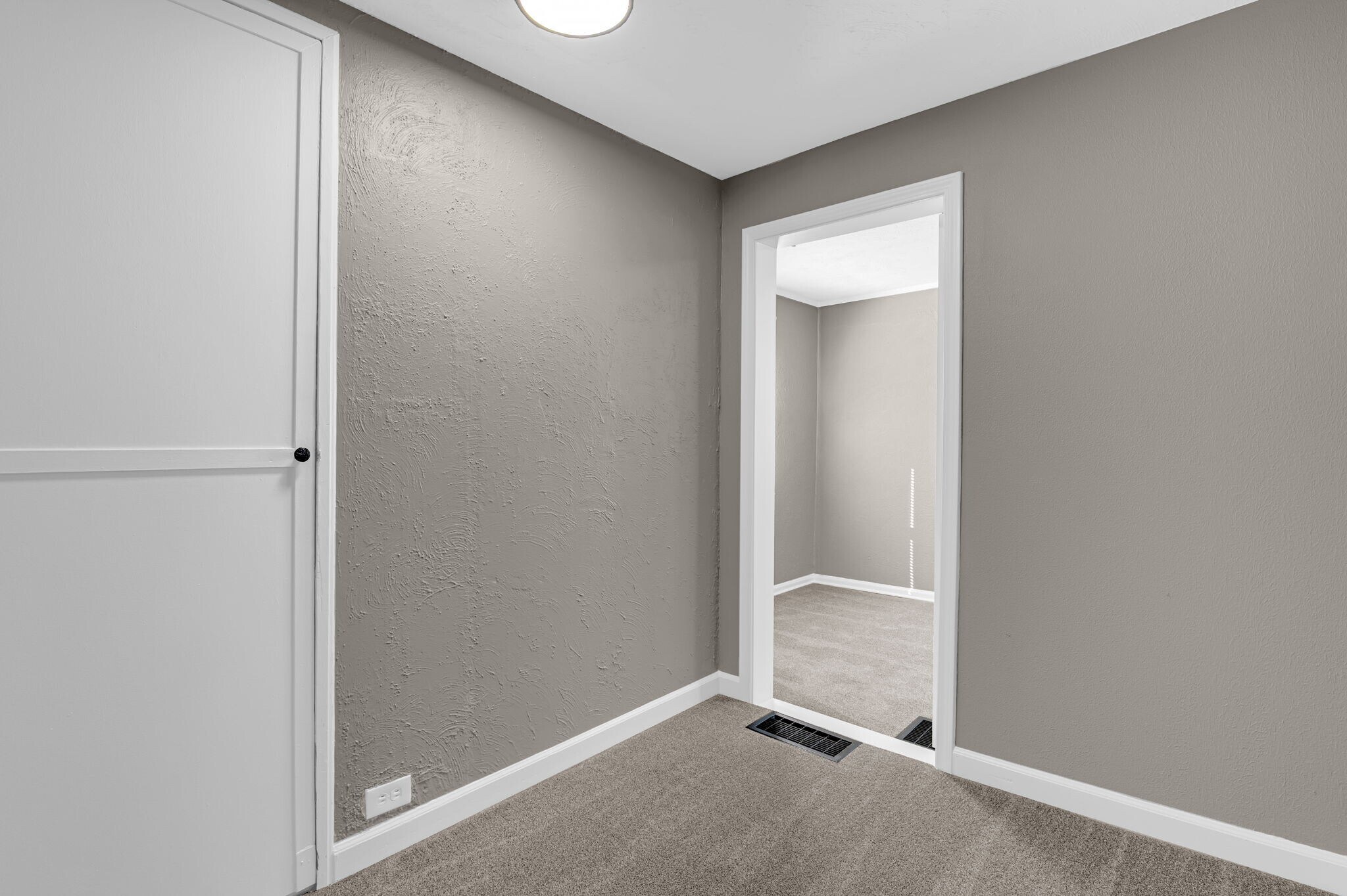 Building Photo - 9919 Clyde Ave