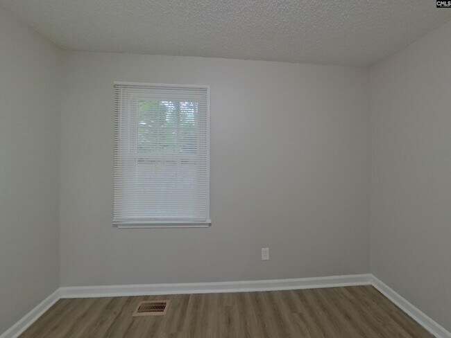 Building Photo - 204 Kemsing Rd