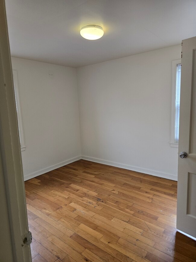 Building Photo - 404-410 East Bruce