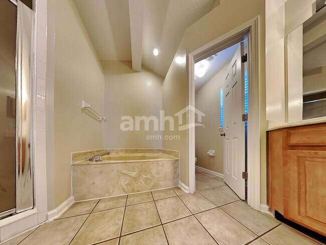 Building Photo - 392 Brierstone Ct