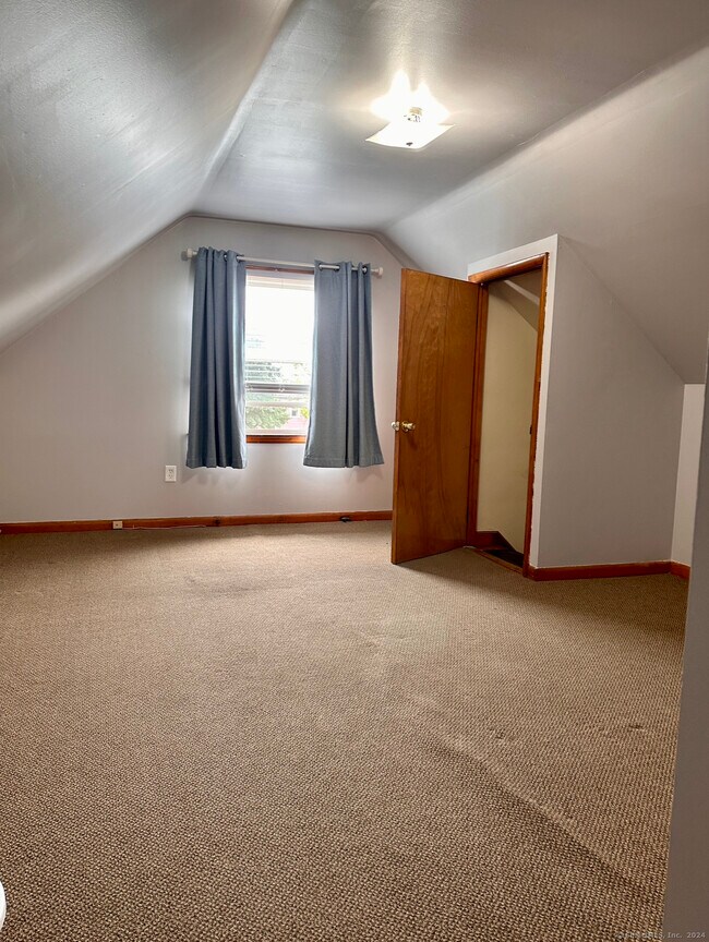 Building Photo - 122 Hansen Ave