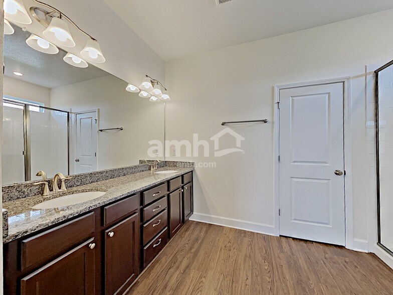 Building Photo - 322 Pine Terrace Dr