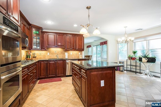 Building Photo - 16 Norwood Ave