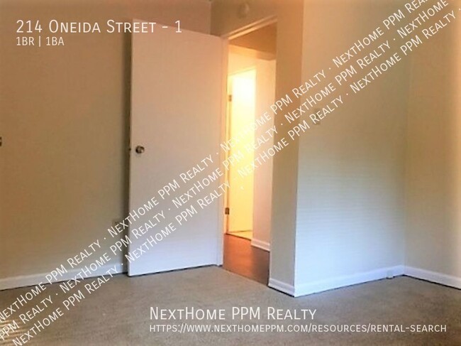 Building Photo - 214 Oneida St