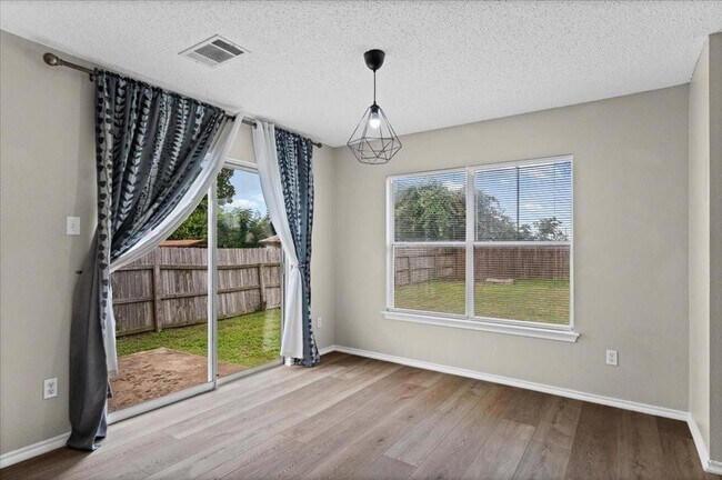 Building Photo - 2423 Byfield Dr