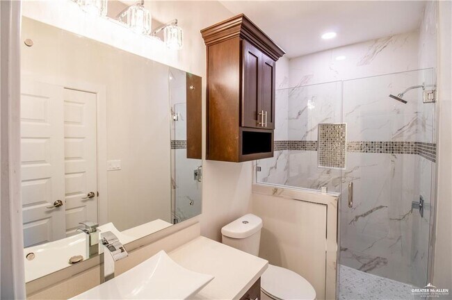 Building Photo - 15 S Livingston St