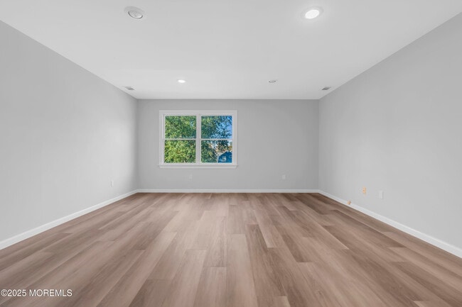 Building Photo - 213 Main St