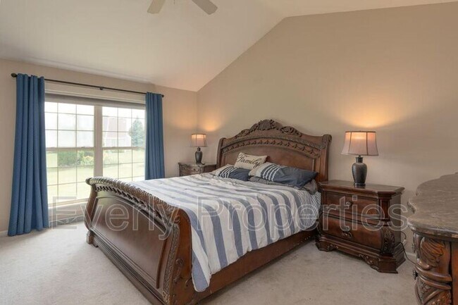 Building Photo - 1617 Legend Cir