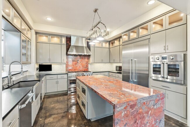 Building Photo - 3610 Oak Forest Dr