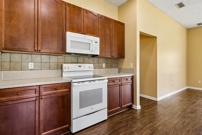 Building Photo - Single-Story OakLeaf Plantation Home Near Shopping, Schools and Recreation