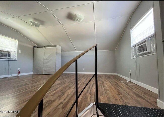 Building Photo - 331 Christmas Tree Ln