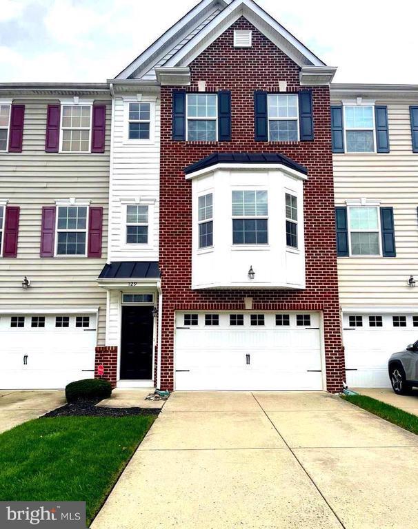 Primary Photo - 129 Winterberry Way