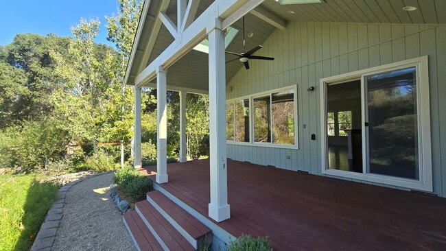 Building Photo - Private, peaceful home on nearly half an a...