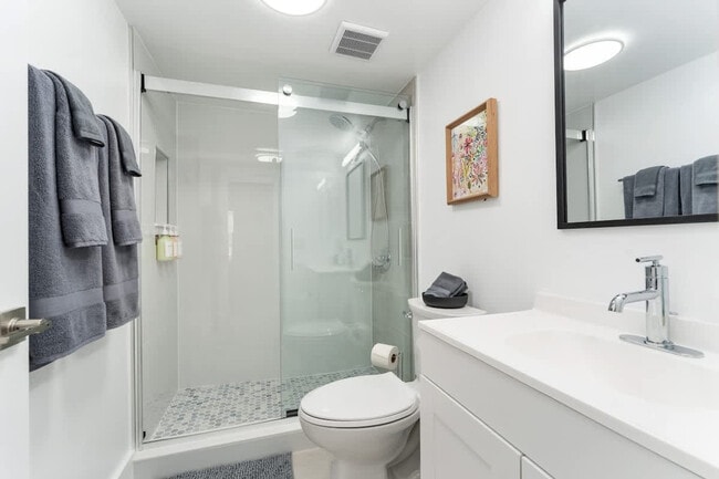 Building Photo - 2360 SW Archer Rd