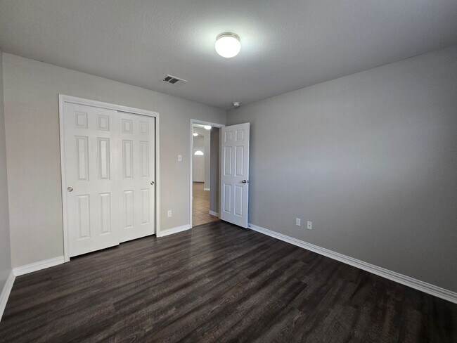 Building Photo - 2609 Red Fern Dr