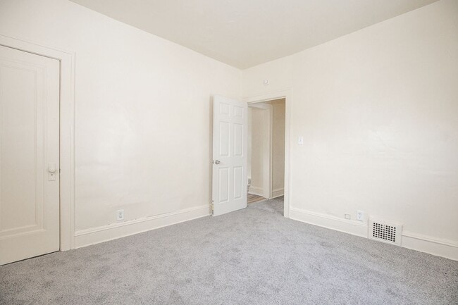 Building Photo - 3331 E 140th St