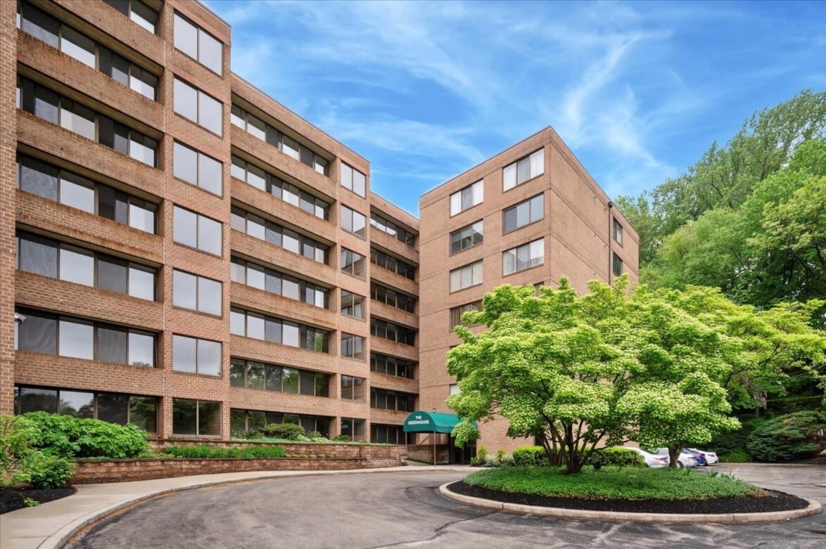 Greenhouse Condominium - 19 Rock Hill Rd