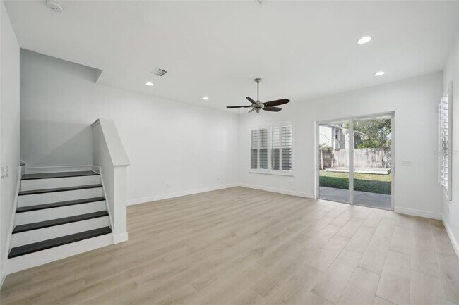Building Photo - 307 S Arrawana Ave