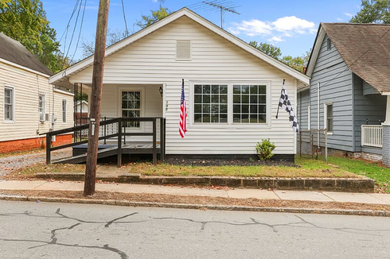 Building Photo - 105 McGill Ave NW