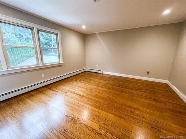 Building Photo - 317 Weeping Willow Ln
