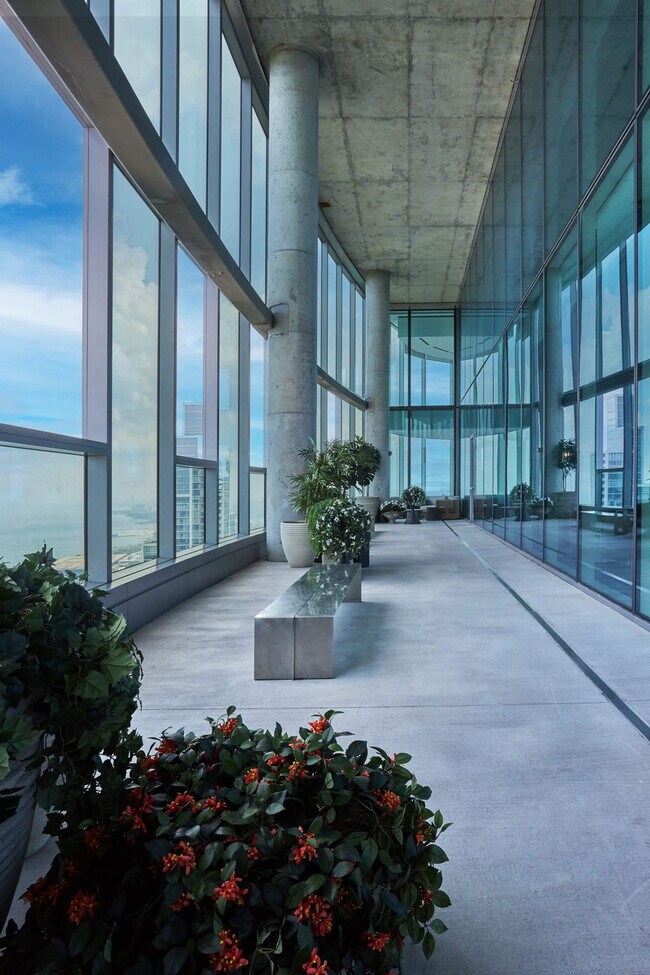 Building Photo - 1006 S Michigan Ave