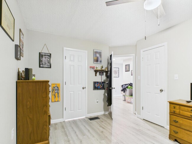 Building Photo - 309 Olympia Ct