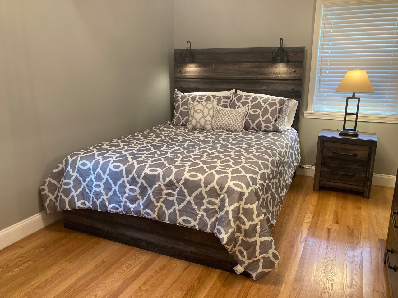 Building Photo - 2136 Collins St