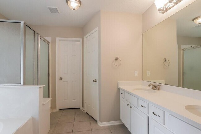 Building Photo - 30 Shimmer Pond Pl