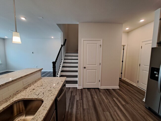 Building Photo - Charming 3 beds 2.5 baths in Fuquay Varina!