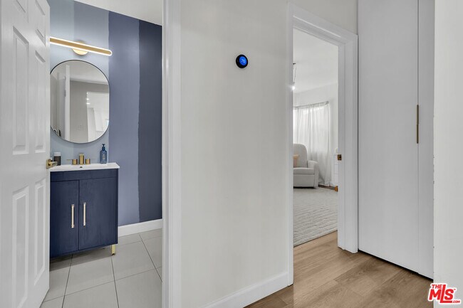 Building Photo - 10930 Eldora Ave