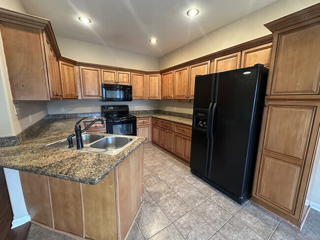 Building Photo - 6863 Par Rd 7137