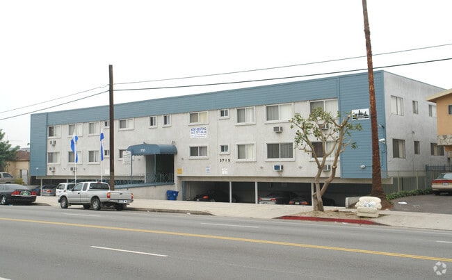 5715 Vineland Ave. - 5715 Vineland Ave