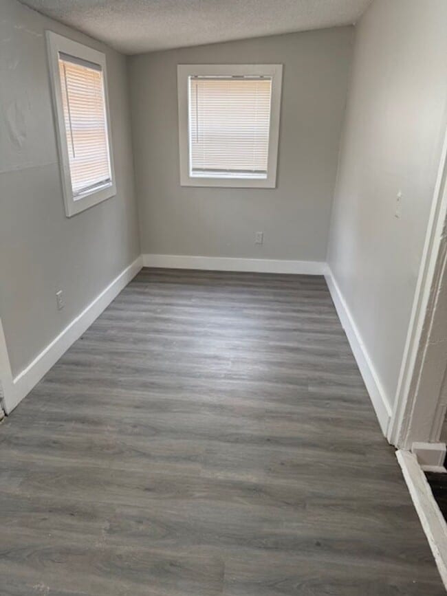 Building Photo - Great Property in quite Neighborhood