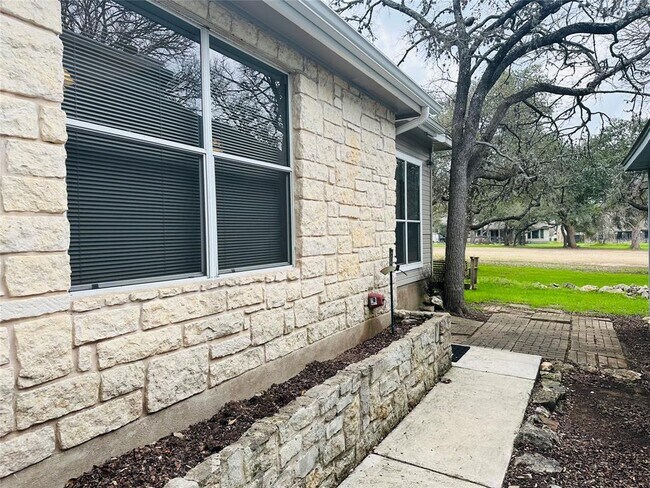 Building Photo - 27 Par View Dr