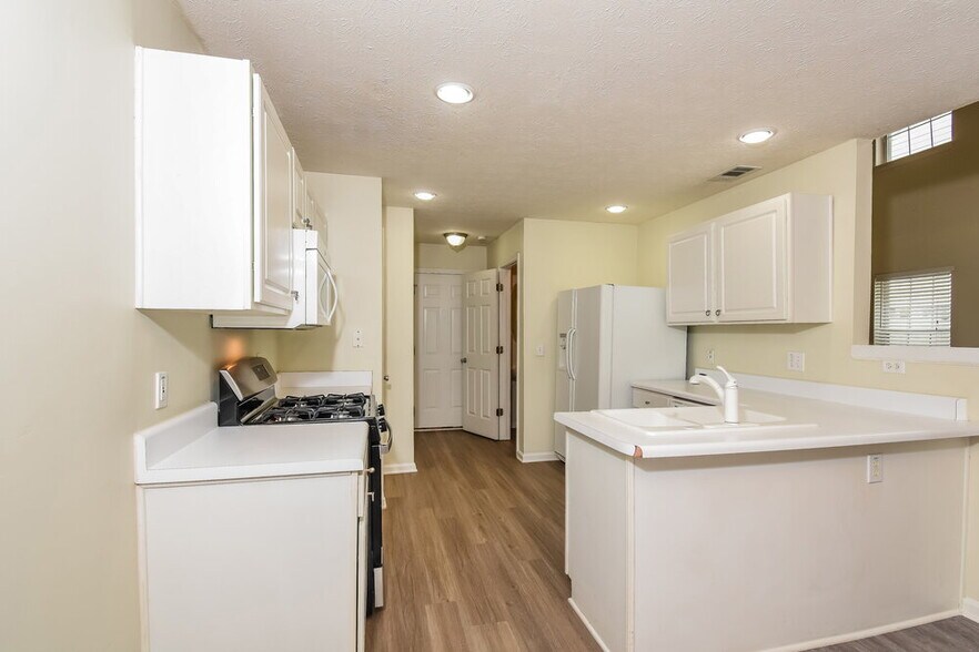 Building Photo - 2375 Keenland Ct