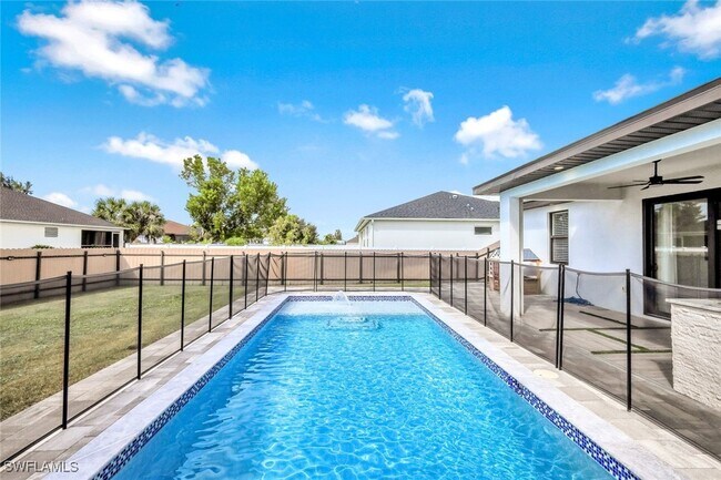 Building Photo - 502 SW 25th Pl